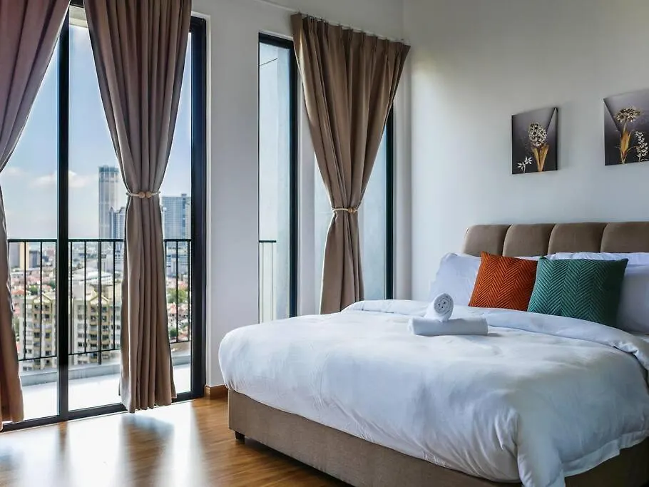 Apartment Beacon Executive Suites By S&F #Infinitypool #Skygym George Town