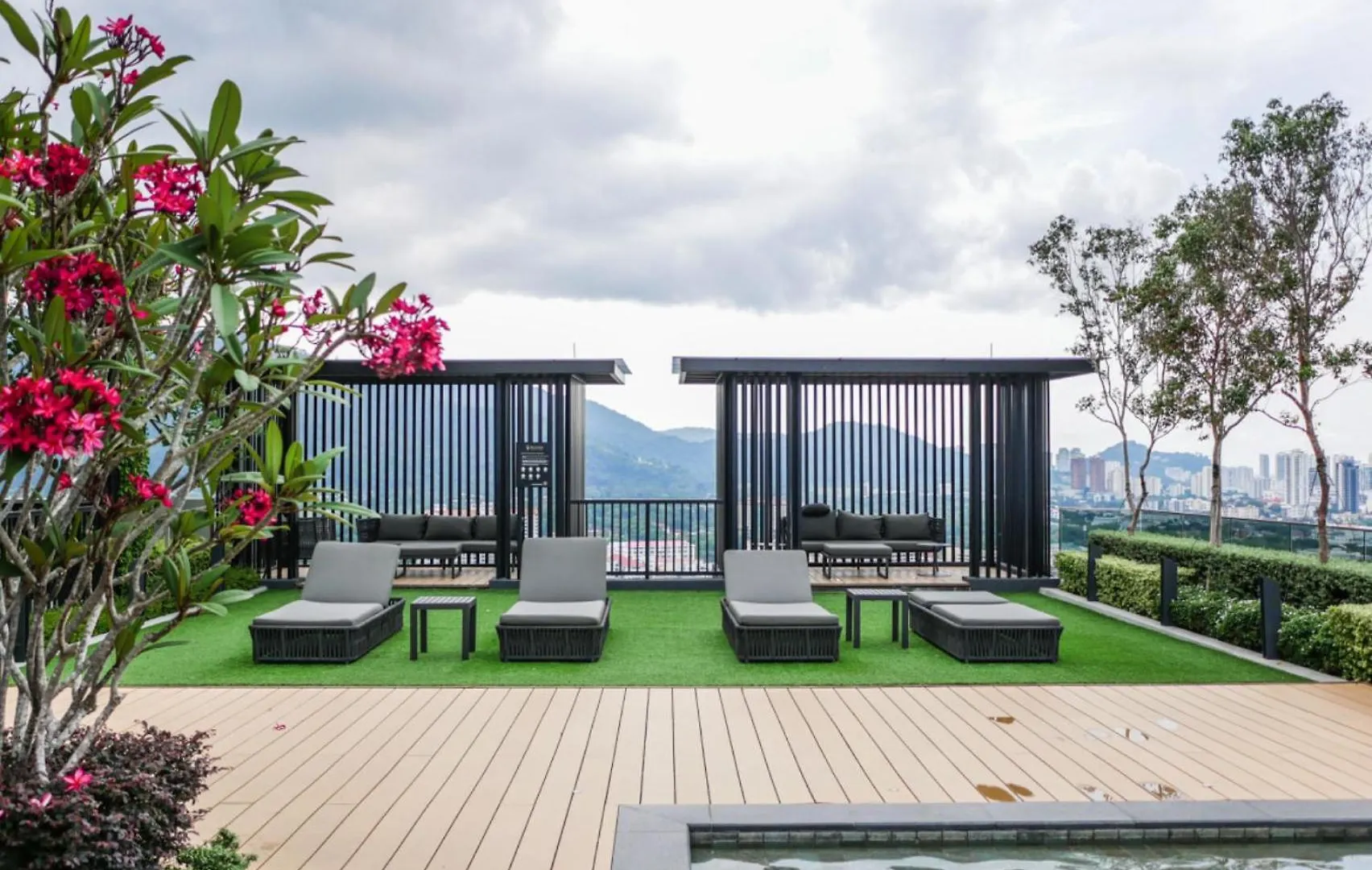 Beacon Executive Suites By S&F #Infinitypool #Skygym George Town