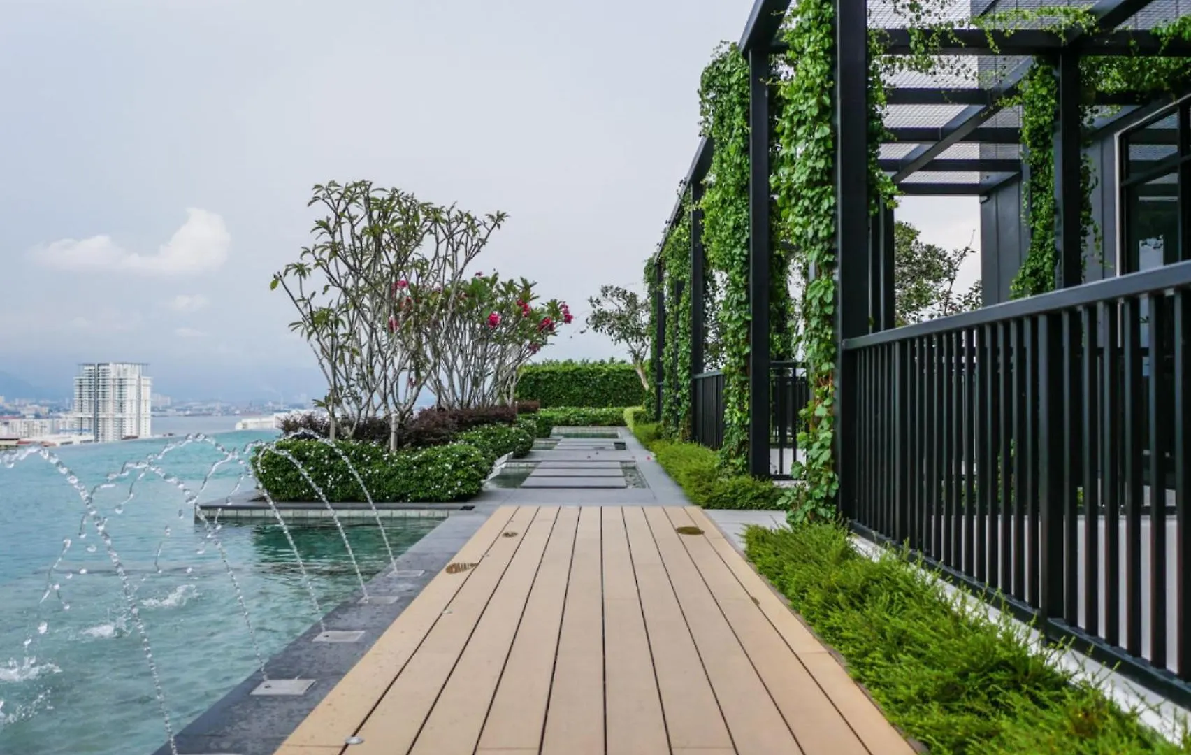 Apartment Beacon Executive Suites By S&F #Infinitypool #Skygym George Town
