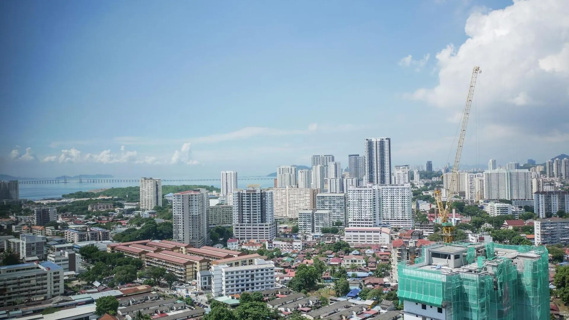 Apartment Beacon Executive Suites By S&F #Infinitypool #Skygym George Town