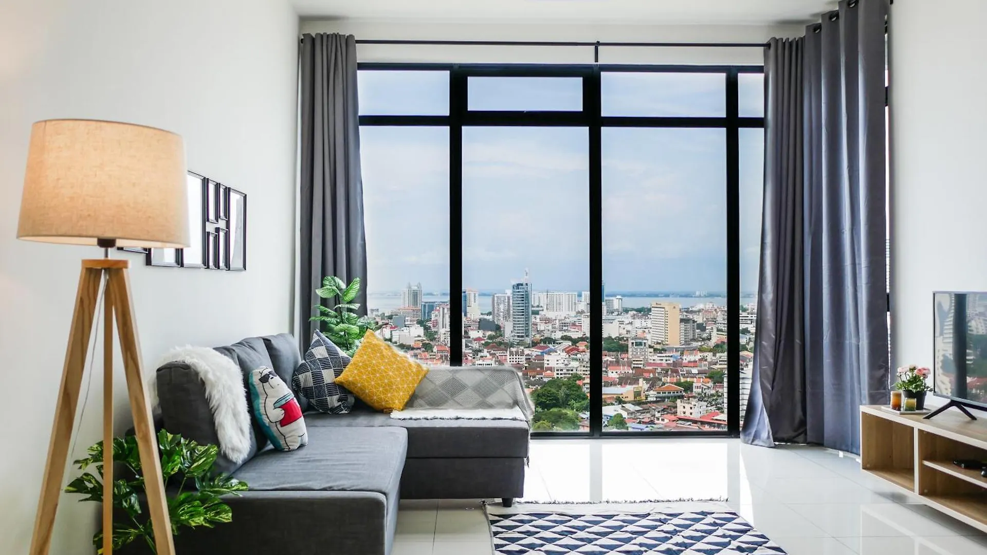 Beacon Executive Suites By S&F #Infinitypool #Skygym George Town Apartment